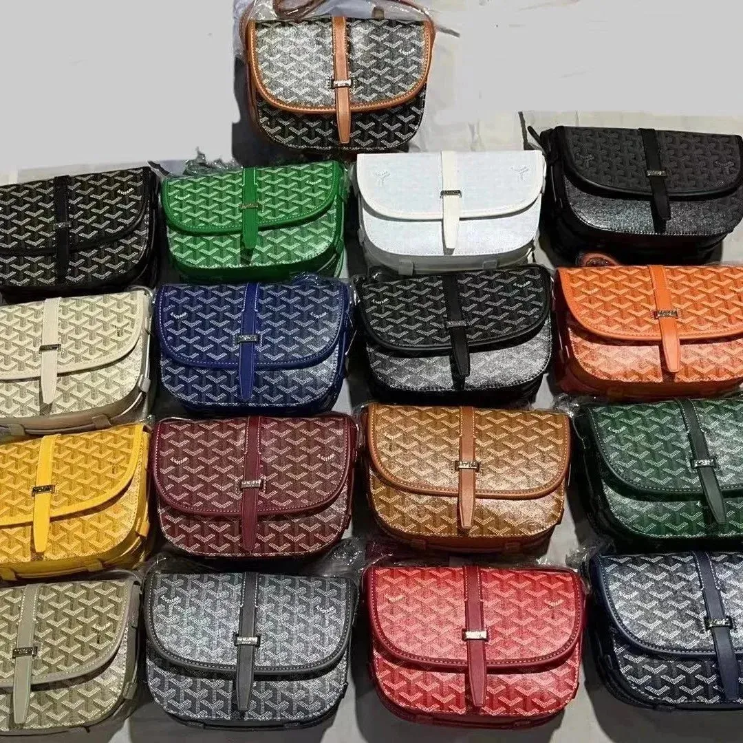 Classic small square shoulder bag (39)